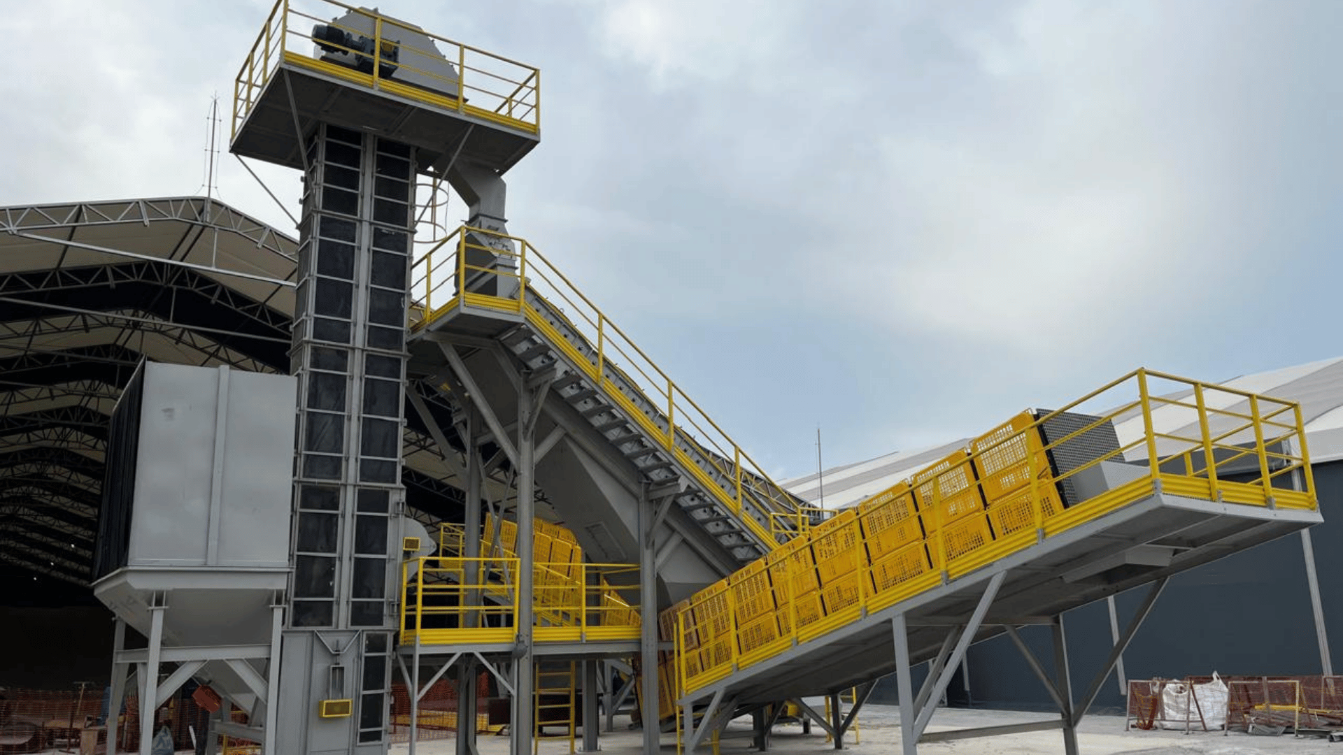Retrofit de Elevador de Canecas