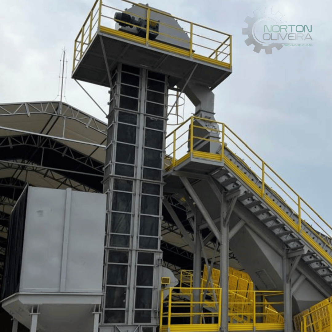 Elevador de canecas para transporte vertical